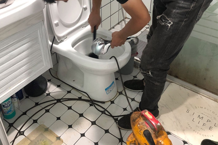 黔东南马桶堵塞自己疏通还是找师傅?专业上门服务让你省时更省心